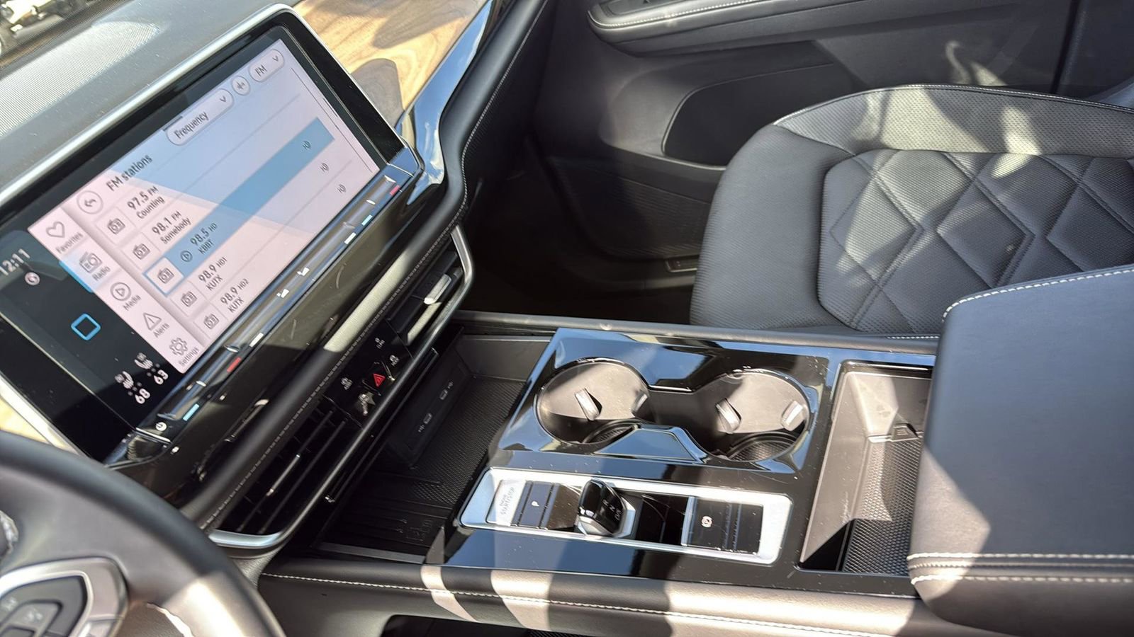 Used 2025 Volkswagen Atlas SE image 21