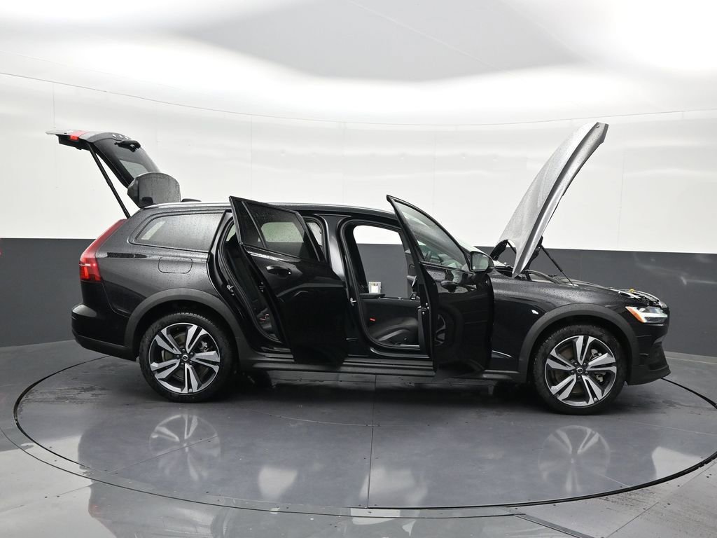 New 2026 Volvo V60 B5 Cross Country Plus AWD/4WD image 30