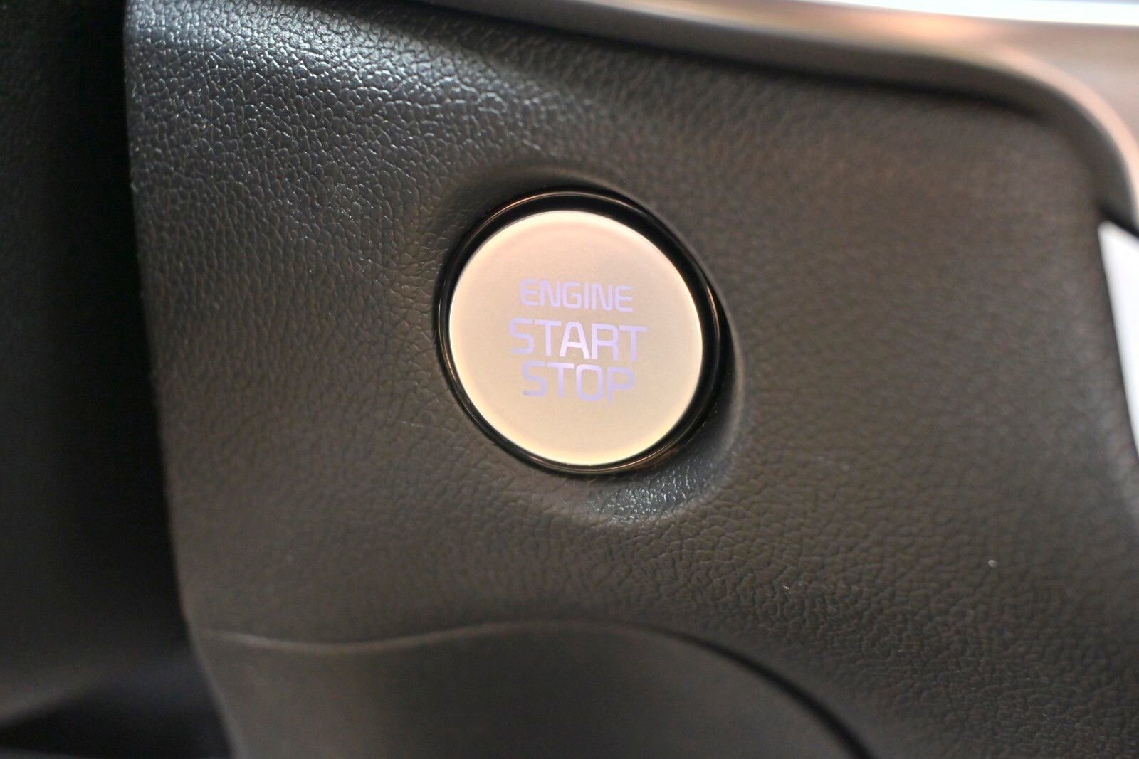 Used 2025 Kia Sorento S w/ Panoramic Sunroof Package image 9