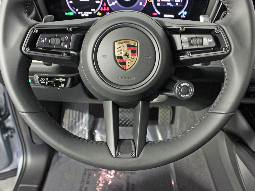 Certified 2025 Porsche Cayenne Coupe image 24