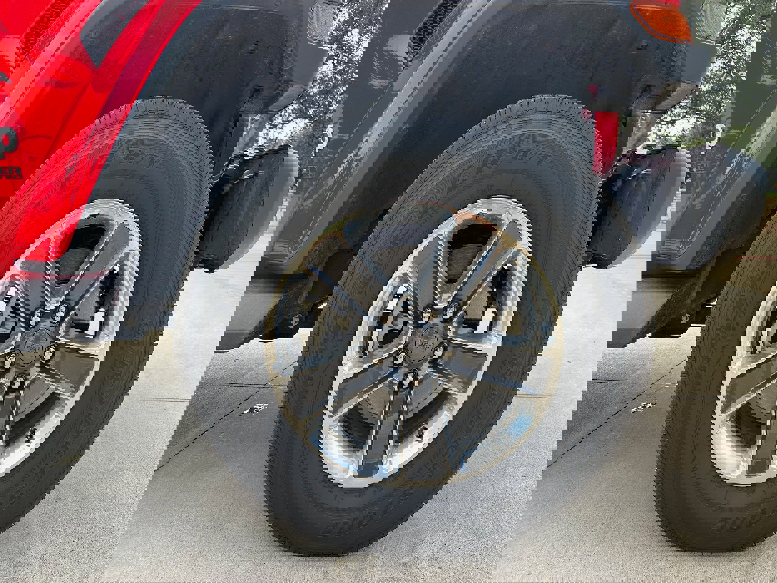 Used 2019 Jeep Wrangler Unlimited Sahara image 9