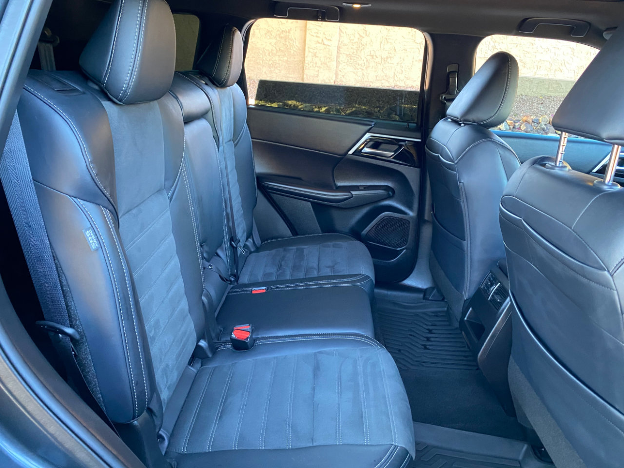 Used 2024 Mitsubishi Outlander SE Black Edition image 53