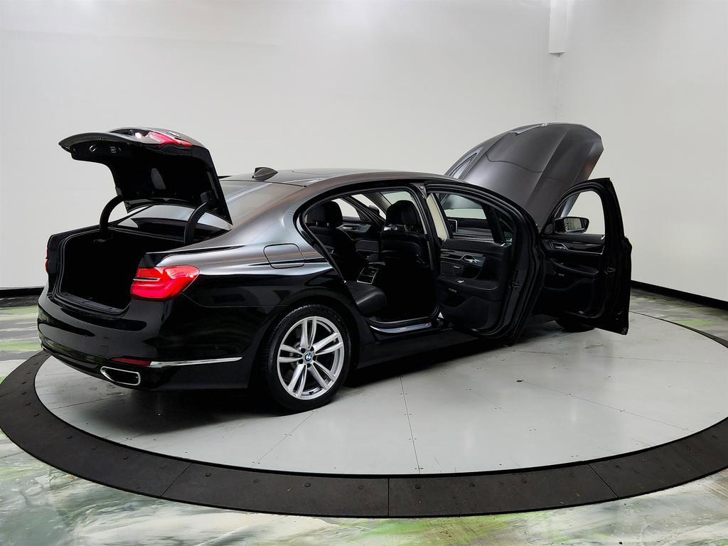 Used 2017 BMW 740i RWD image 11