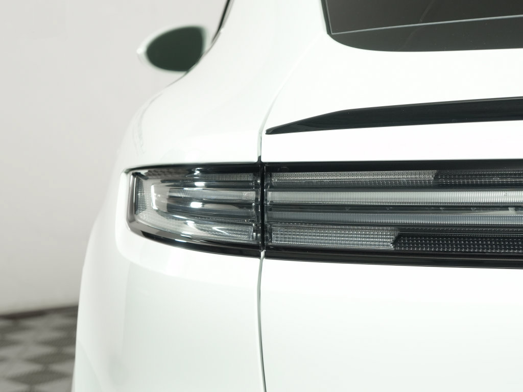 New 2026 Porsche Cayenne Coupe AWD/4WD image 12