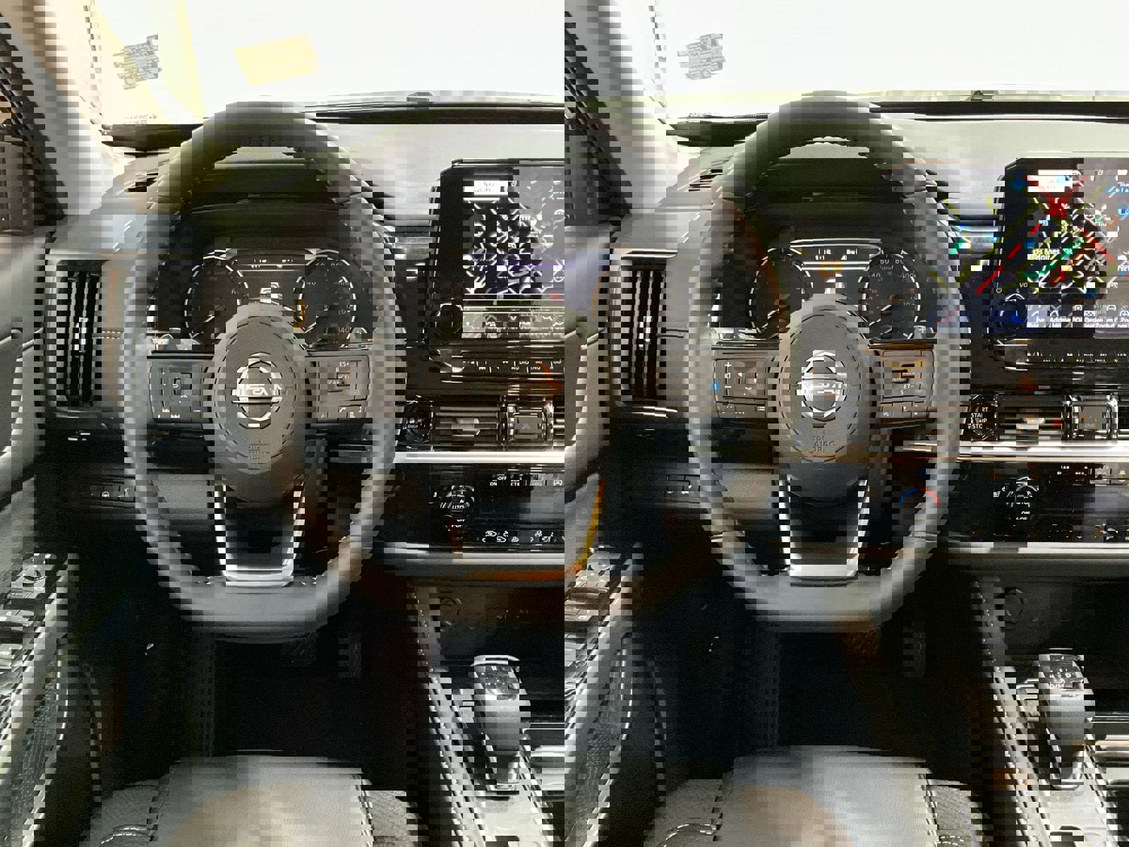 Used 2025 Nissan Pathfinder SL w/ Black Appearance Package image 6