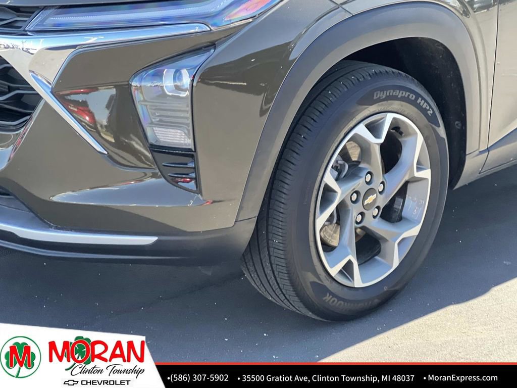 Certified 2024 Chevrolet Trax LT w/ Driver Confidence Package image 9