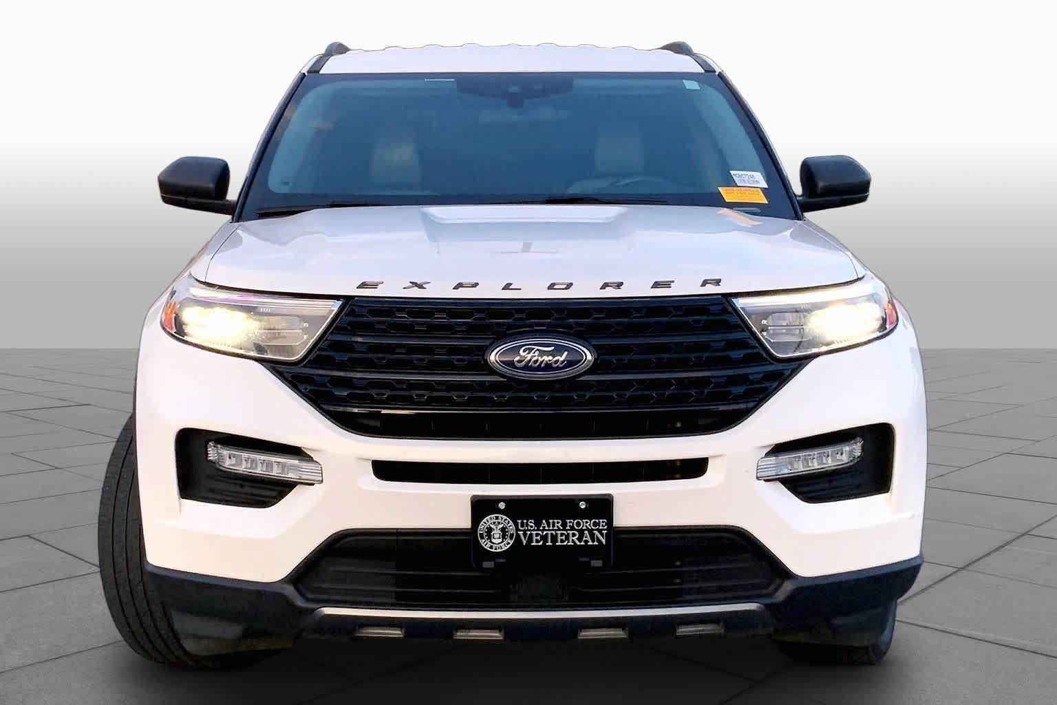 Used 2021 Ford Explorer XLT w/ Equipment Group 202A RWD image 4