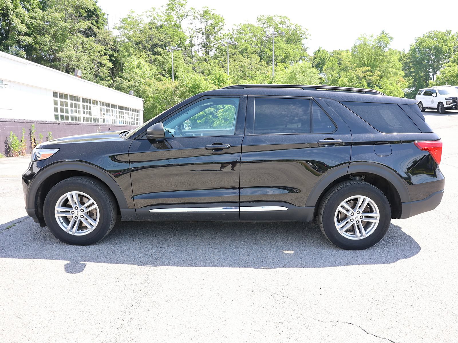 Used 2023 Ford Explorer XLT w/ Class IV Trailer Tow Package AWD/4WD image 4