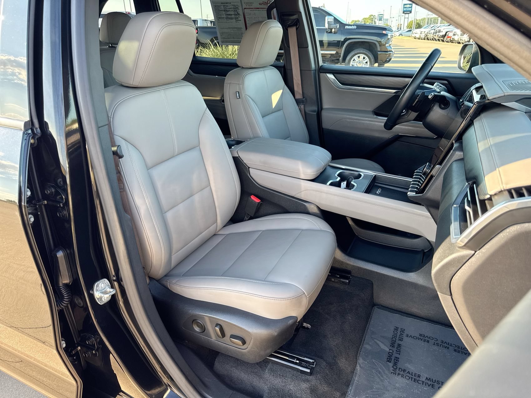 Used 2026 GMC Acadia Elevation w/ Elevation Premium Package FWD image 23