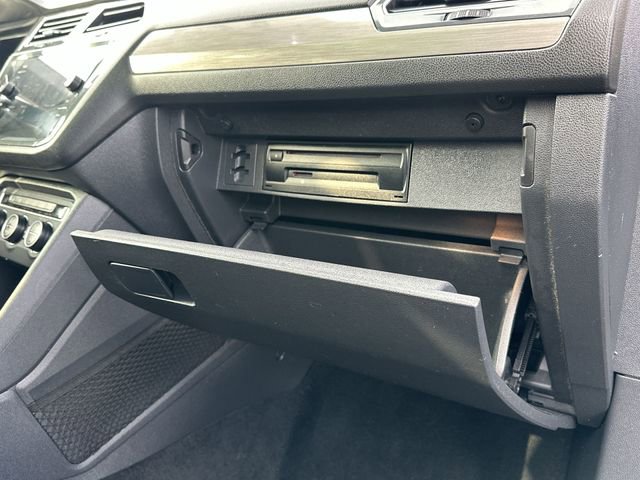 Used 2020 Volkswagen Tiguan SE w/ Panoramic Sunroof Package image 35