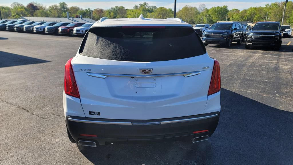 Used 2017 Cadillac XT5 Premium Luxury w/ LPO, Wheel Lock Package FWD image 10