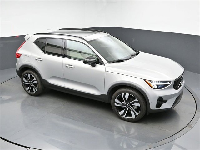 Used 2024 Volvo XC40 B5 Plus w/ Protection Package Premier image 43
