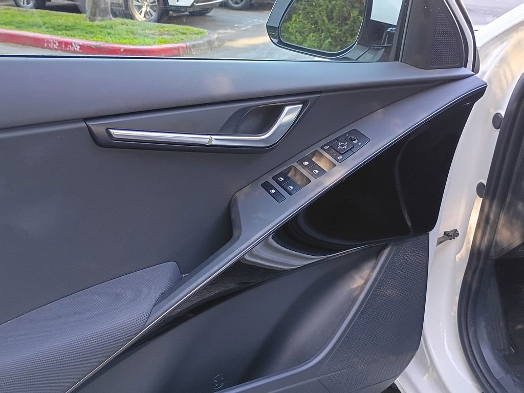 Used 2024 Kia Niro Wind w/ Wind Preserve Package FWD image 13