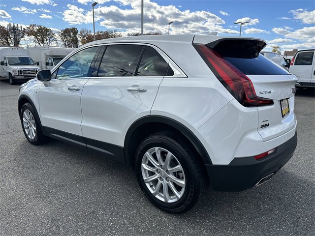 Used 2022 Cadillac XT4 Luxury w/ Cold Weather Package image 7