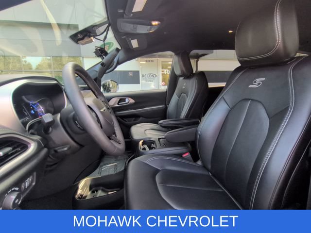 Used 2024 Chrysler Pacifica Limited FWD image 19