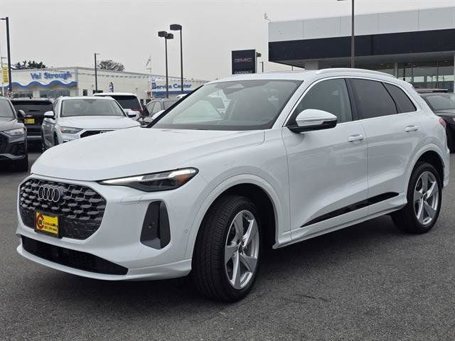 Used 2025 Audi Q5 Premium Plus w/ Premium Plus image 3