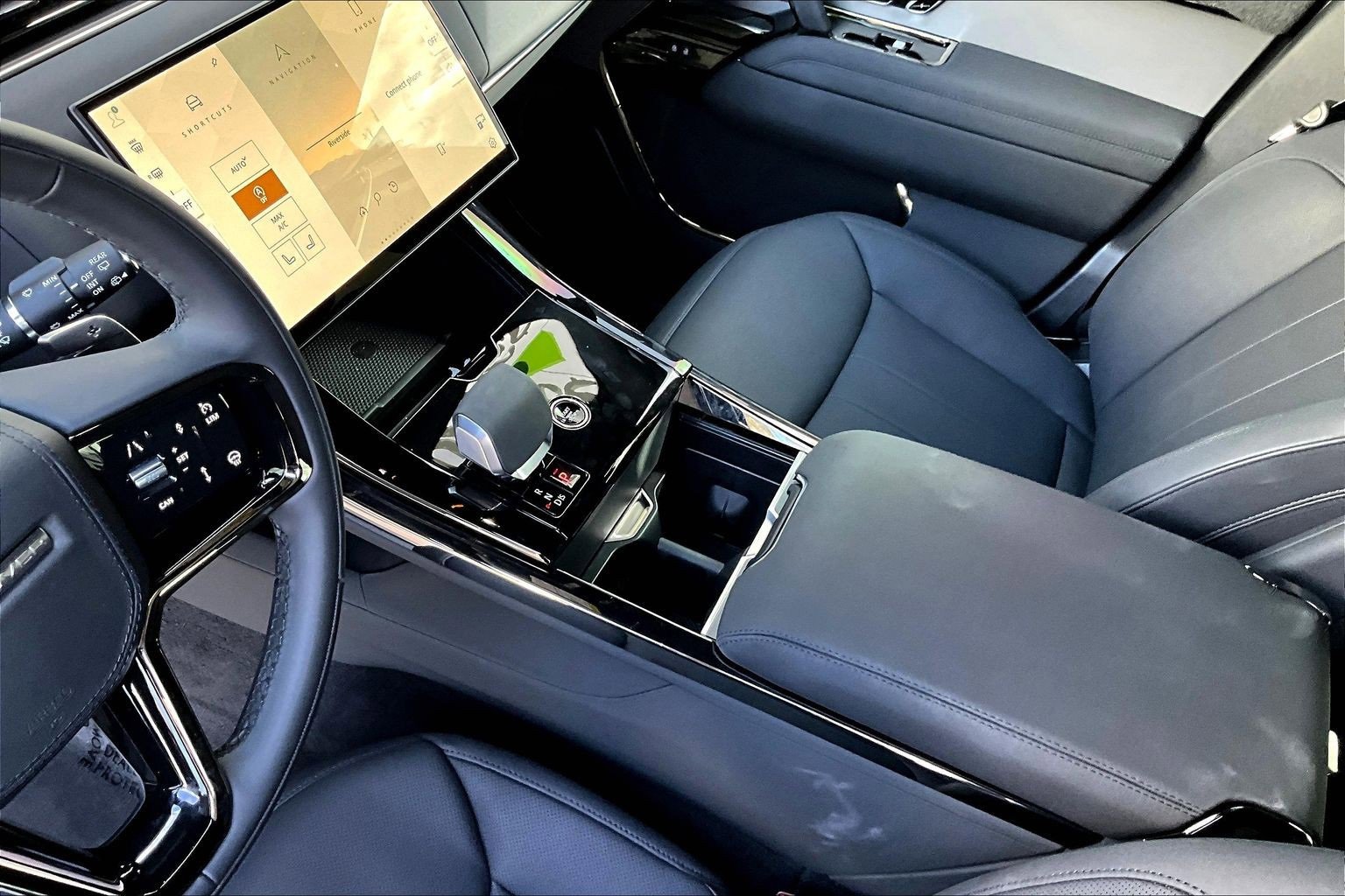 Used 2025 Land Rover Range Rover Sport SE image 17