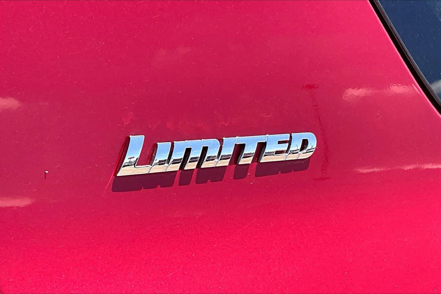 Used 2024 Toyota 4Runner Limited AWD/4WD image 7