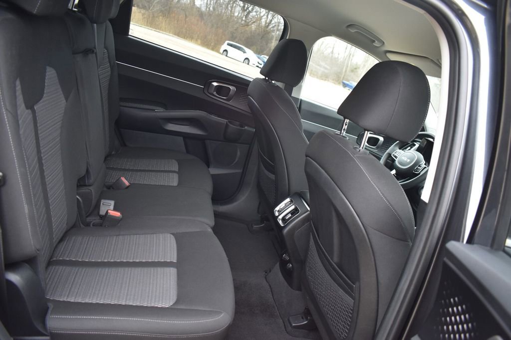 Used 2023 Kia Sorento LX FWD image 16
