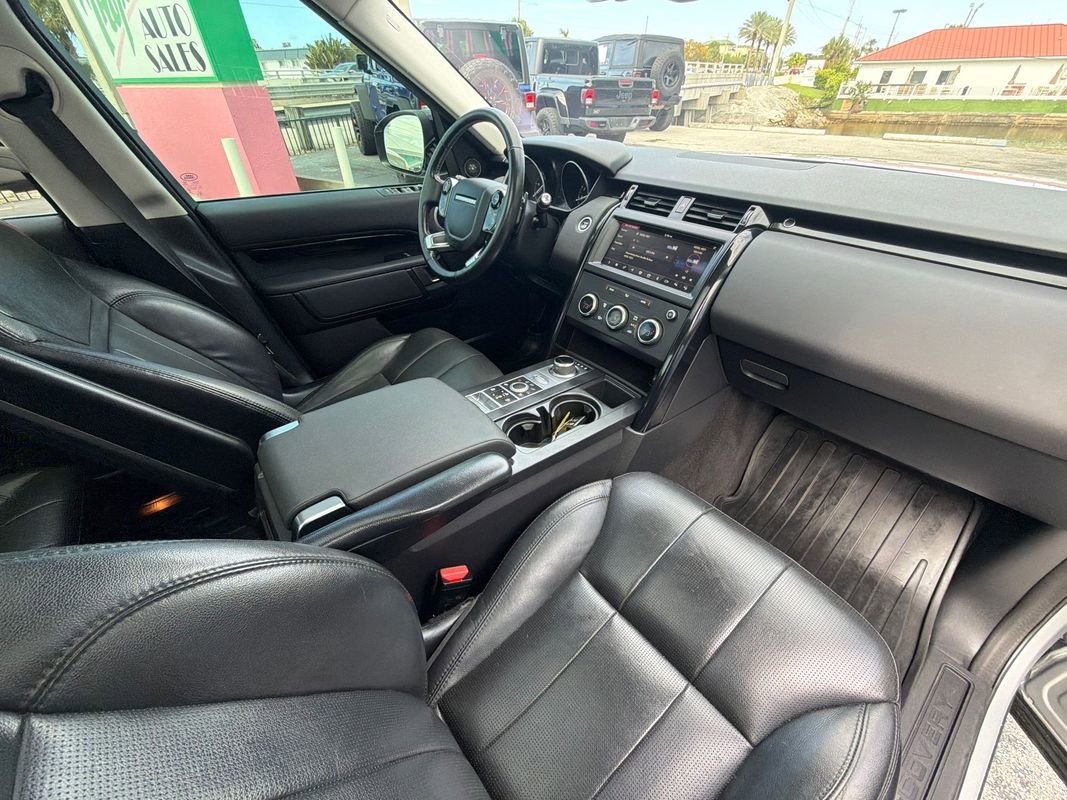 Used 2020 Land Rover Discovery SE AWD/4WD image 13
