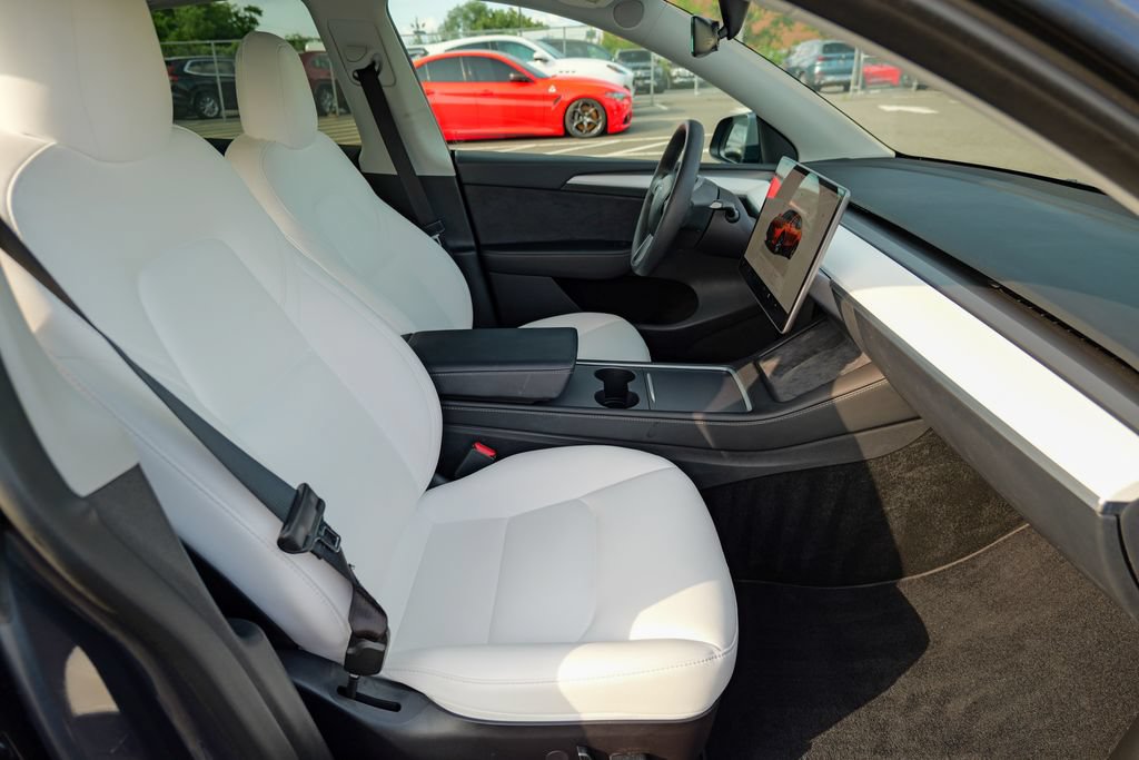 Used 2023 Tesla Model Y Long Range AWD/4WD image 35