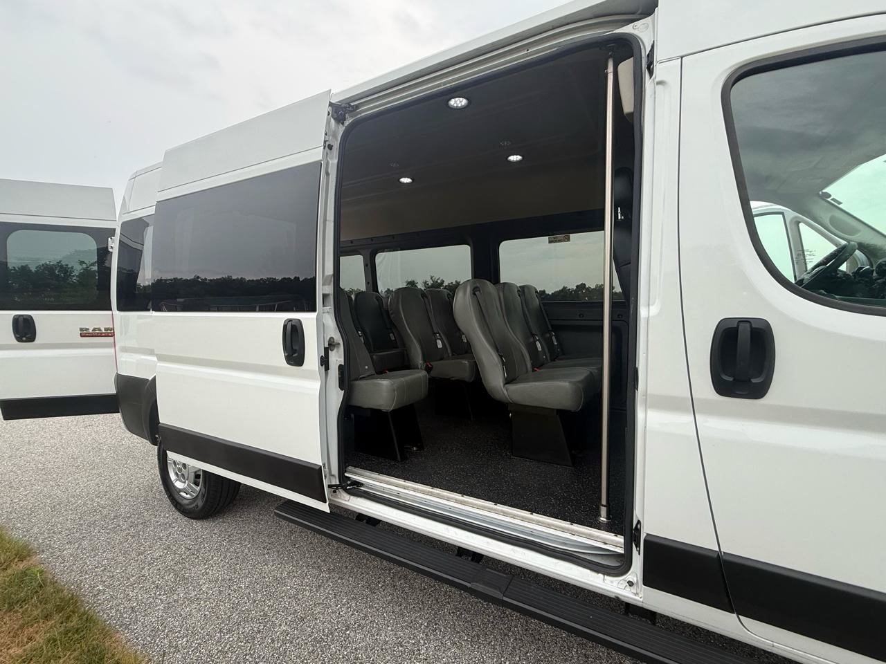 Used 2022 RAM ProMaster 2500 w/ Convenience Group FWD image 7