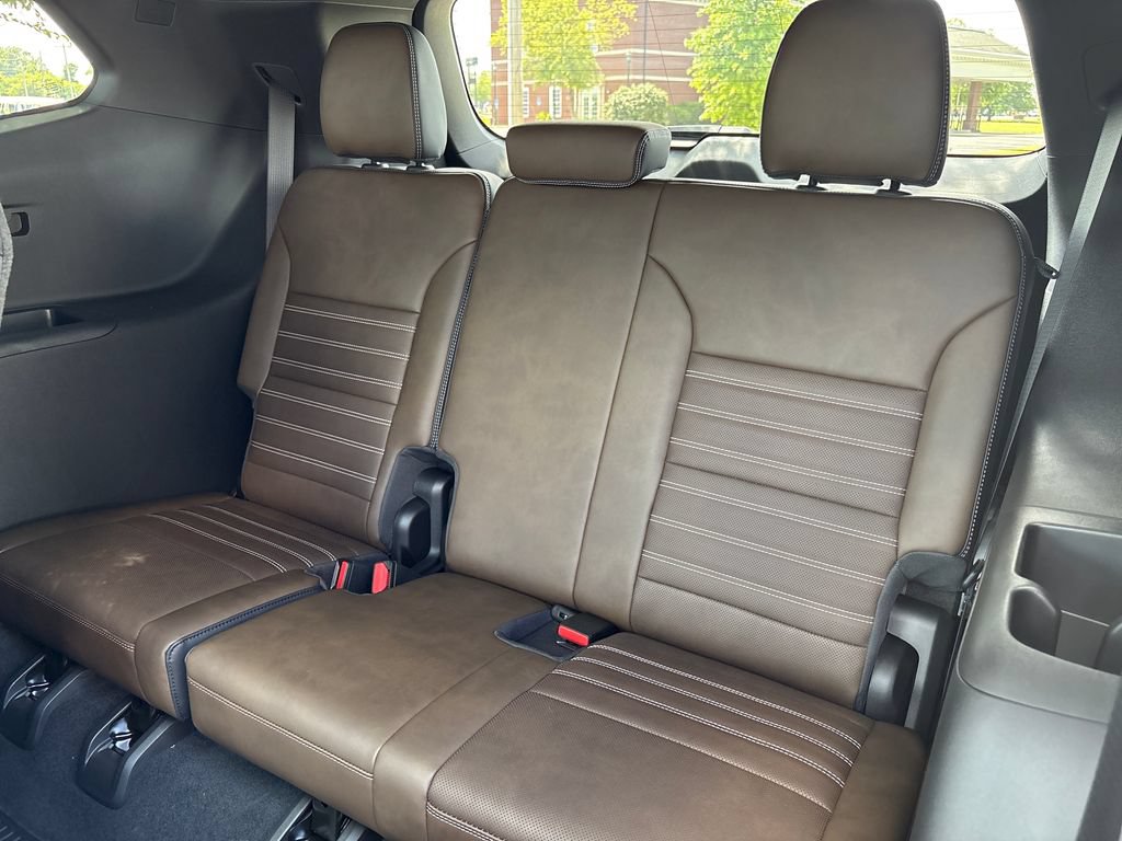New 2026 GMC Acadia Denali Ultimate w/ LPO, Floor Liner Package AWD/4WD image 43