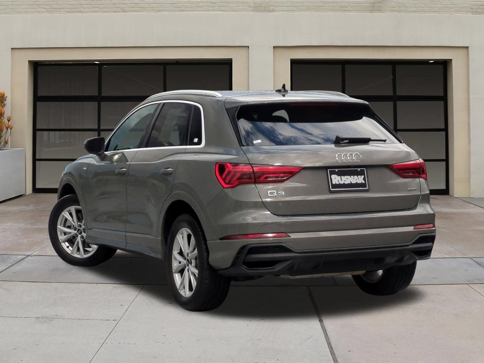 Used 2023 Audi Q3 2.0T Premium w/ Convenience Package AWD/4WD image 2