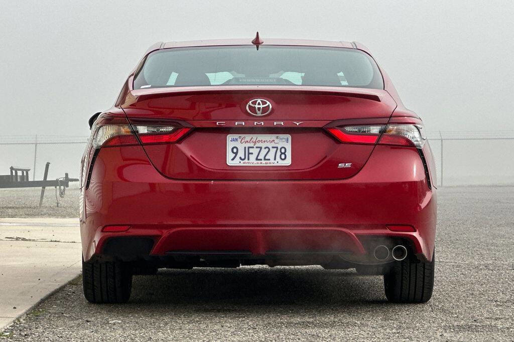 Used 2024 Toyota Camry SE image 5