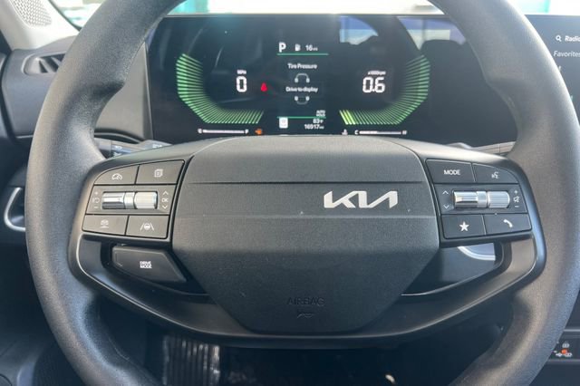 Used 2025 Kia K4 image 28