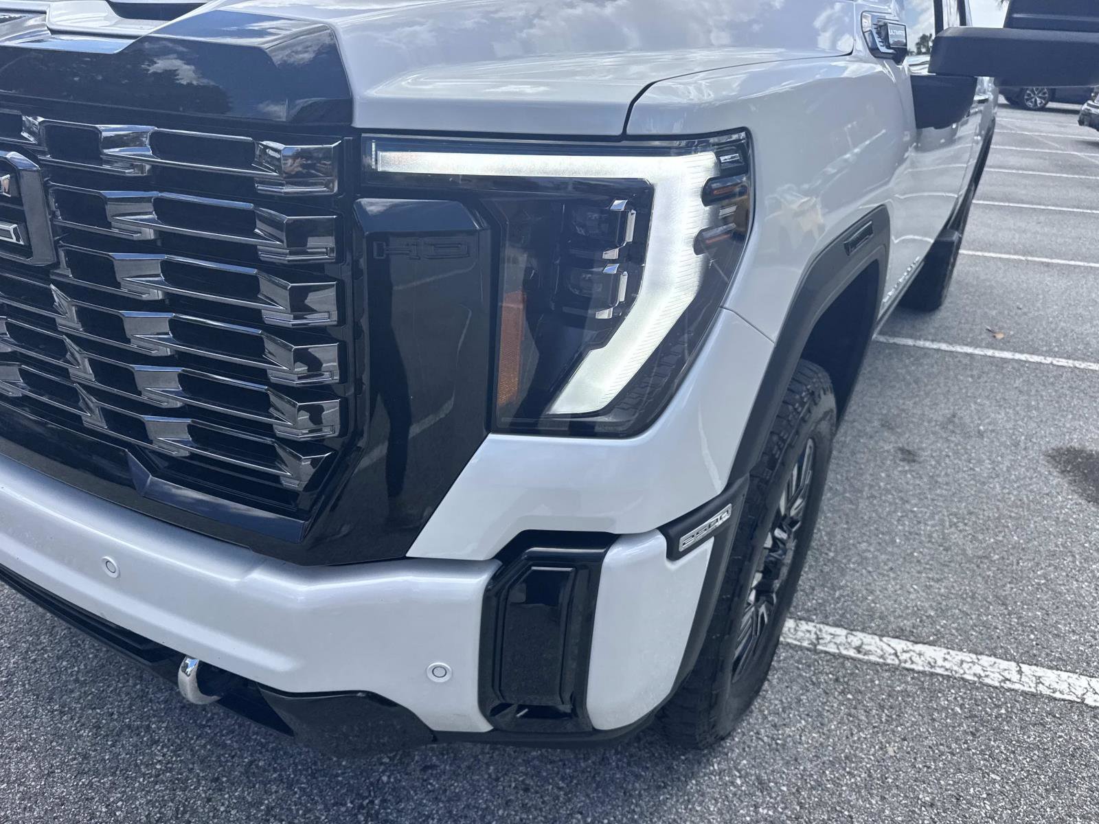 Used 2025 GMC Sierra 2500 Denali Ultimate AWD/4WD image 10