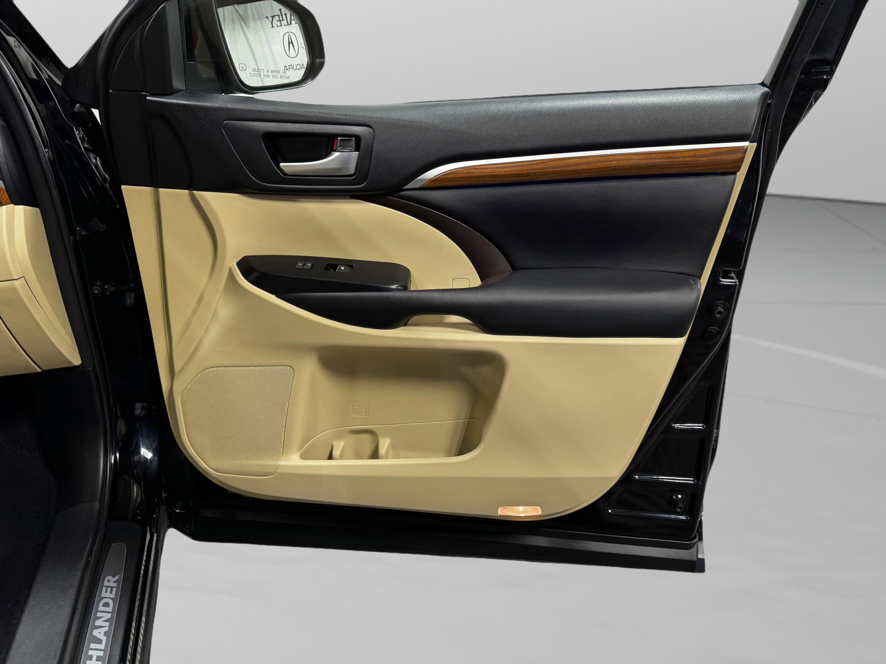 Used 2017 Toyota Highlander Limited AWD/4WD image 15