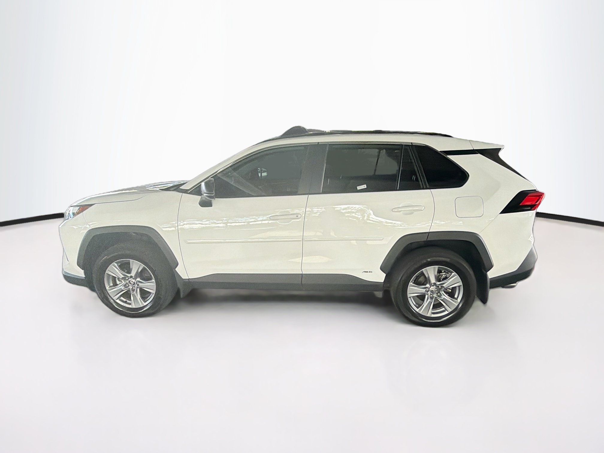 Used 2025 Toyota RAV4 LE AWD/4WD image 4