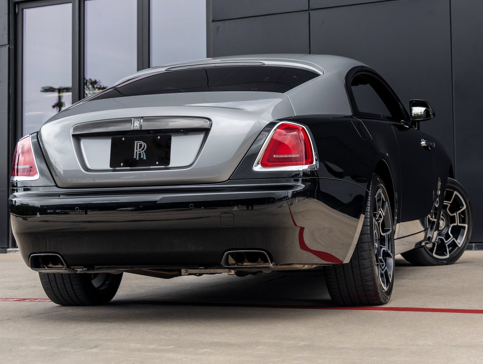 Used 2018 Rolls-Royce Wraith RWD image 3