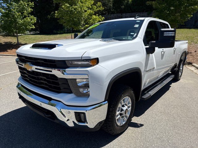 Used 2025 Chevrolet Silverado 2500 LT w/ Safety Package AWD/4WD image 3