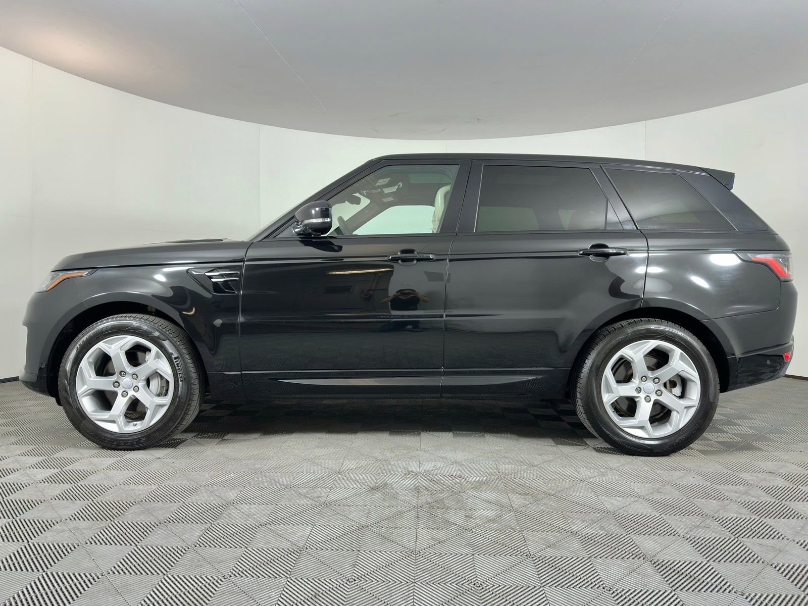 Used 2018 Land Rover Range Rover Sport HSE AWD/4WD image 9
