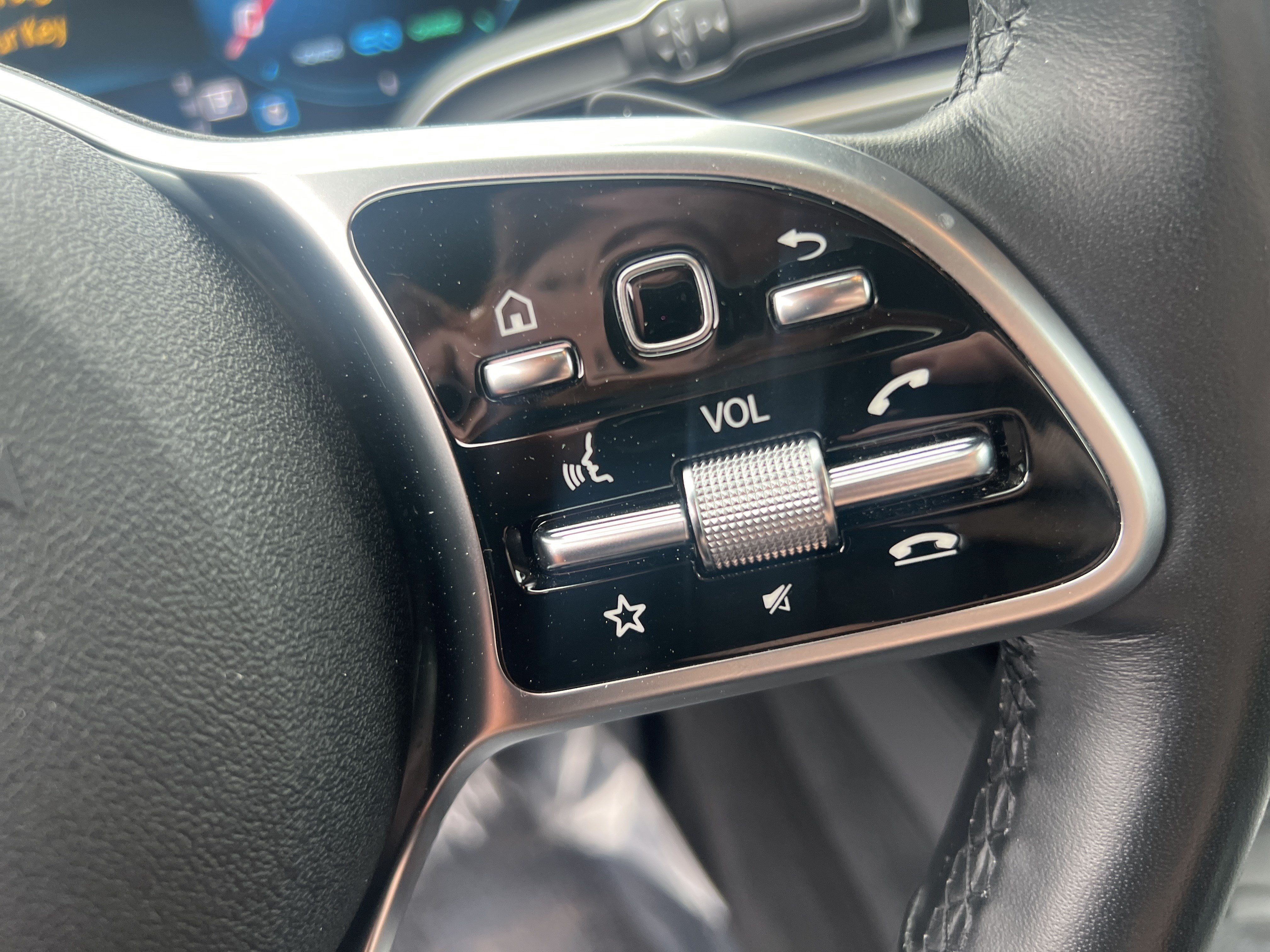 Certified 2022 Mercedes-Benz GLE 450 4MATIC w/ Premium Package image 20