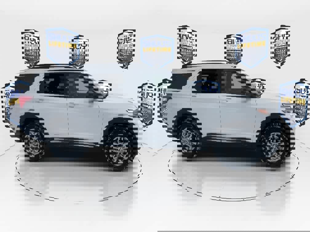 Used 2022 Ford Explorer XLT w/ Equipment Group 202A image 9