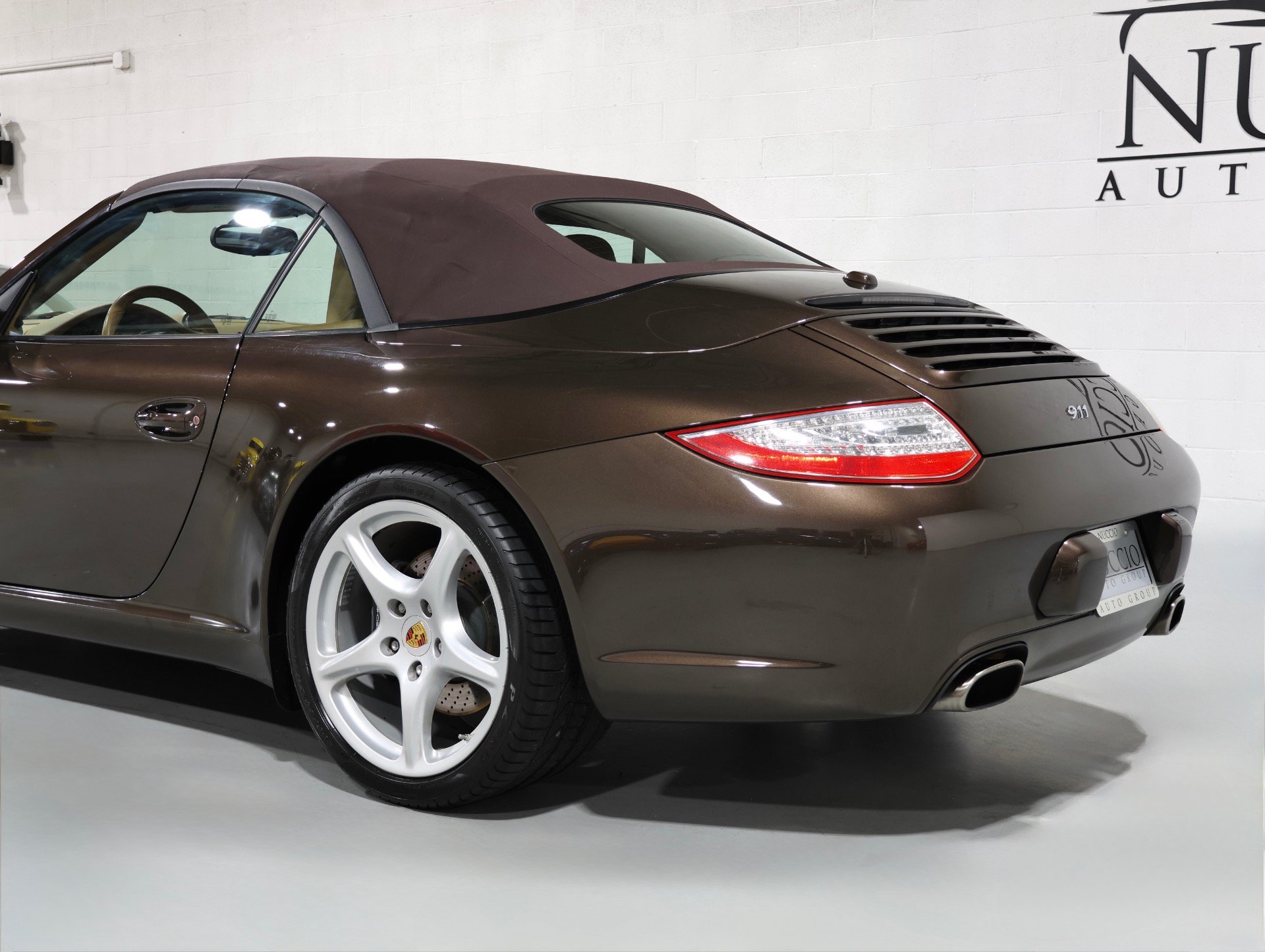 Used 2011 Porsche 911 Cabriolet image 23