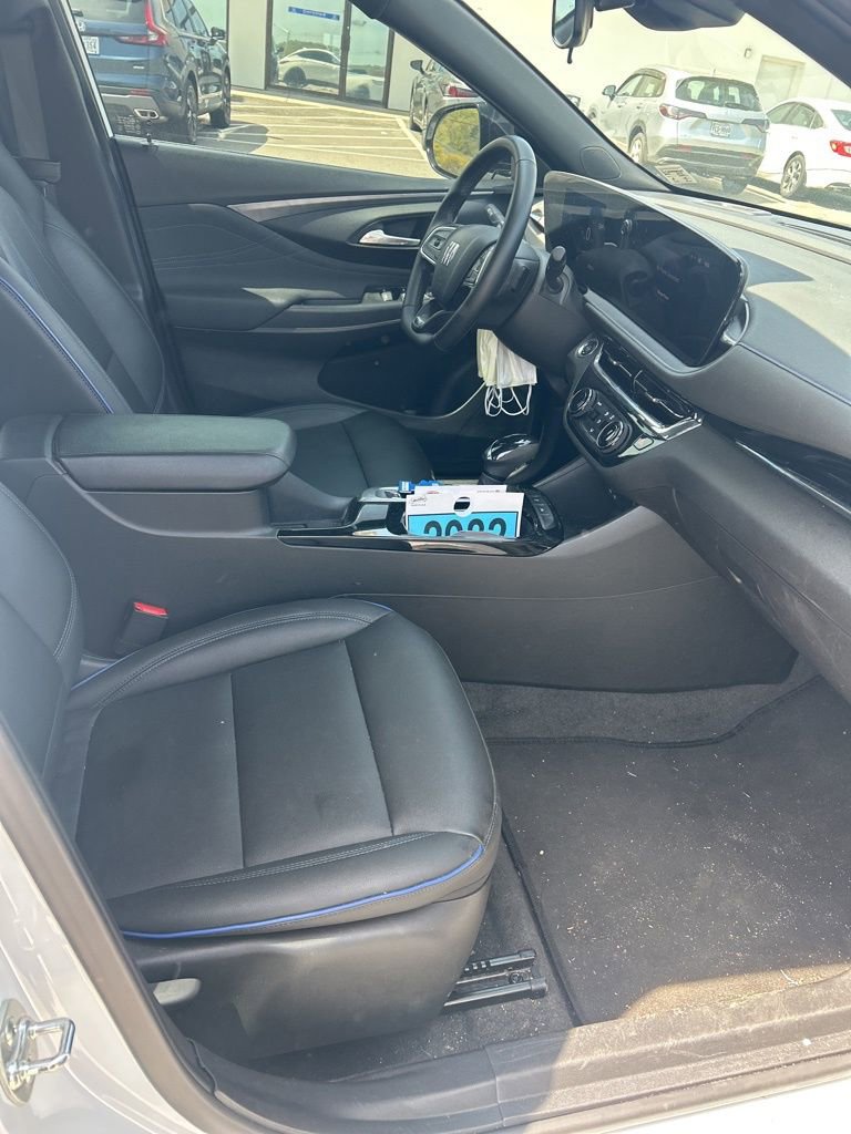 Used 2025 Buick Envista Sport Touring image 15