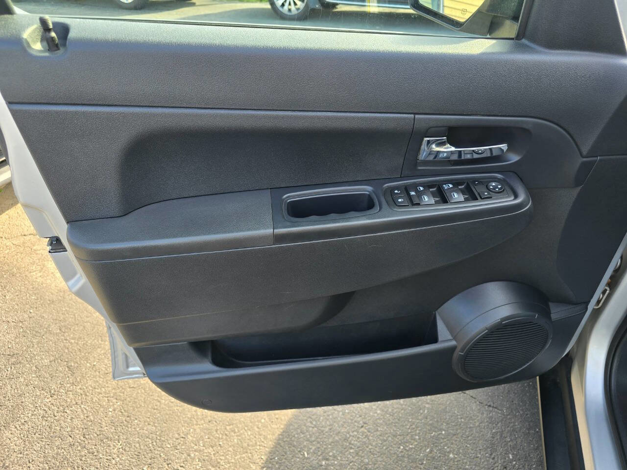Used 2012 Jeep Liberty Sport image 13
