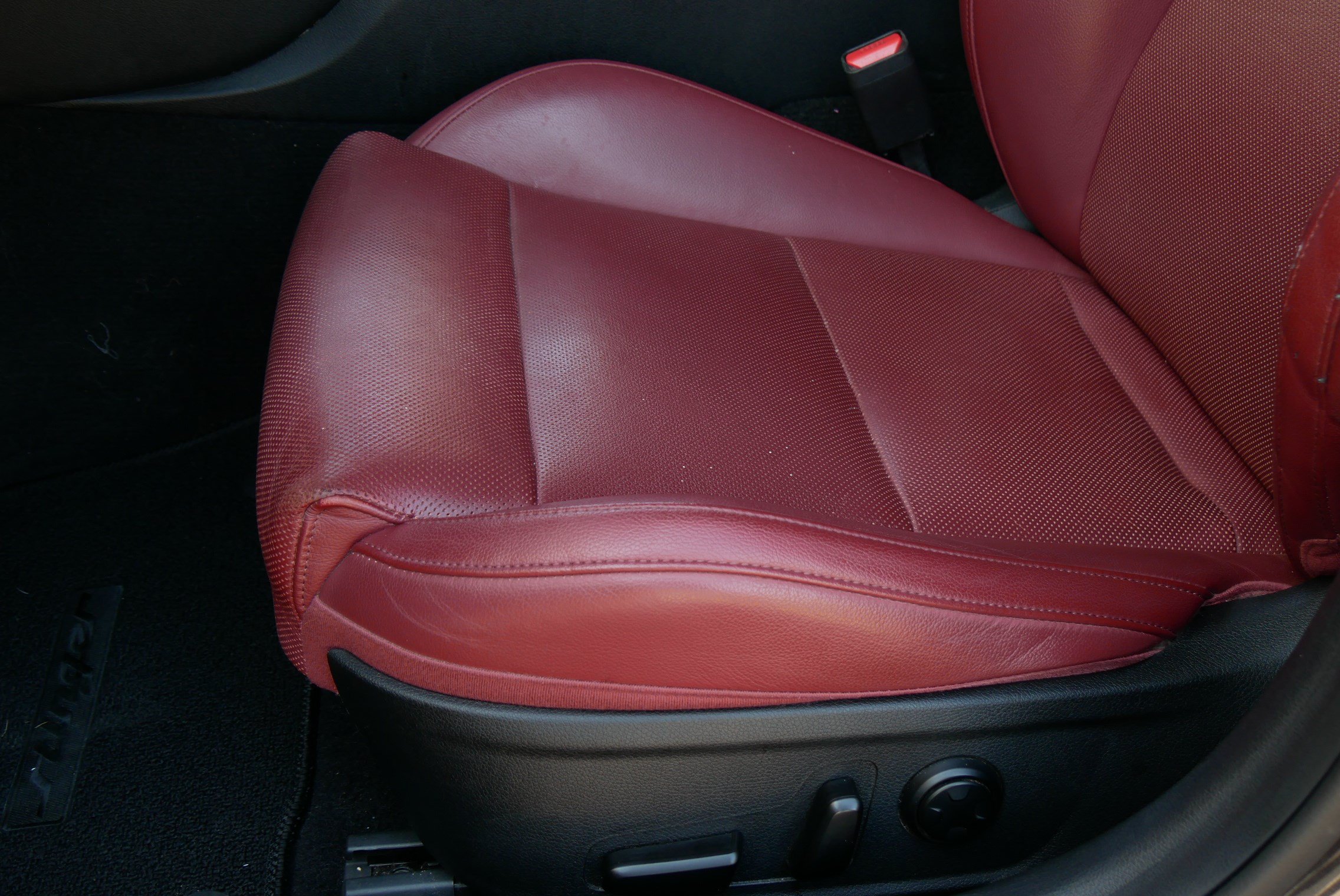 Used 2022 Kia Stinger GT1 w/ Red Interior Color Package RWD image 28