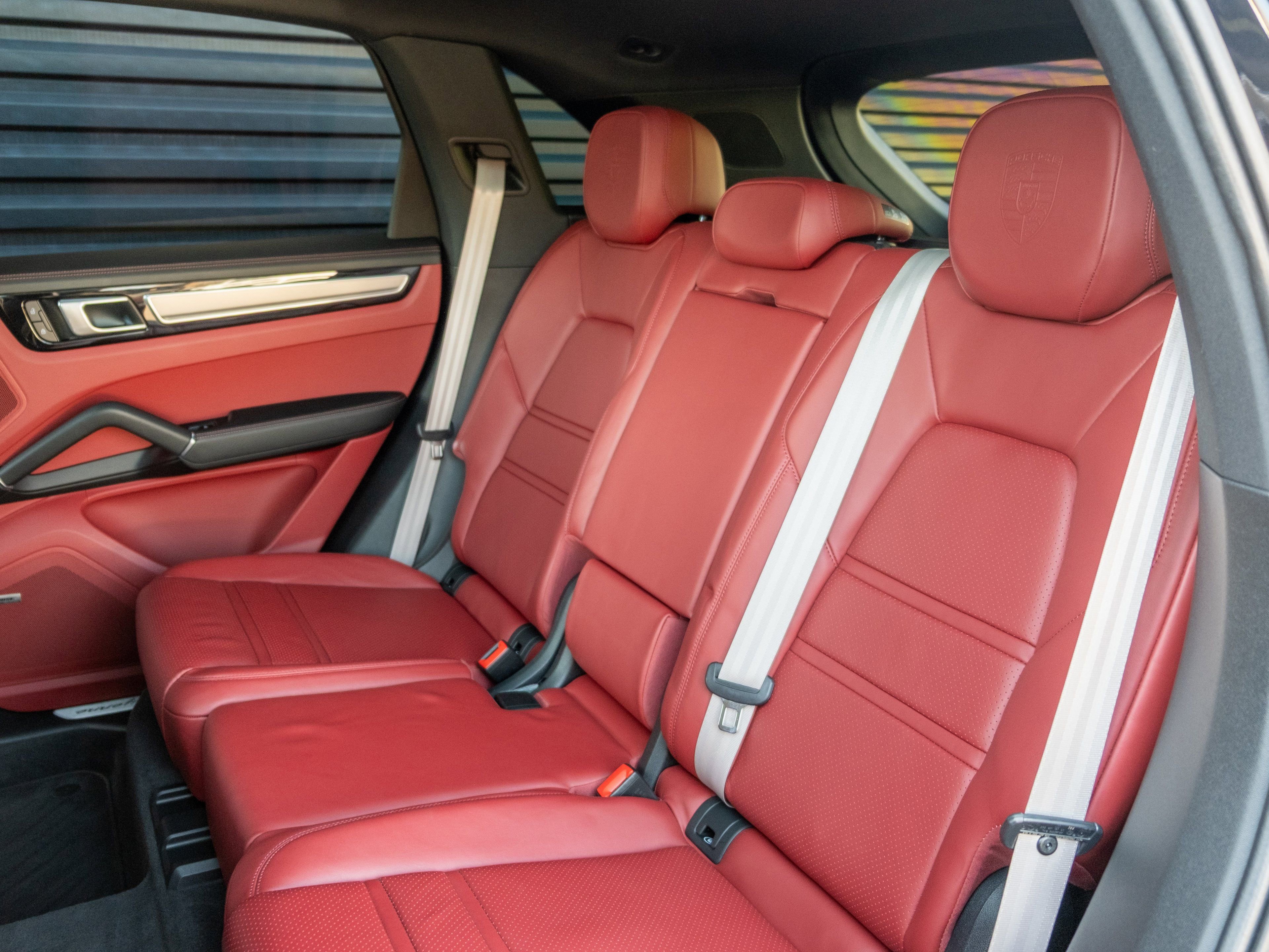 Certified 2022 Porsche Cayenne S Platinum image 36