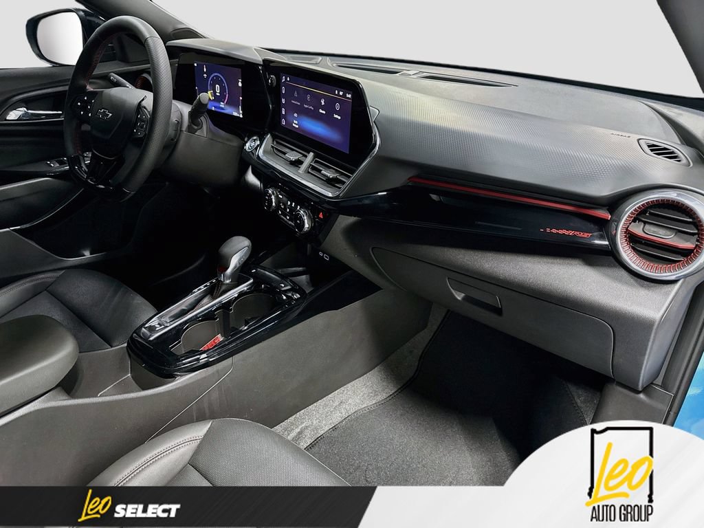 Used 2025 Chevrolet Trax RS w/ Sunroof Package FWD image 31
