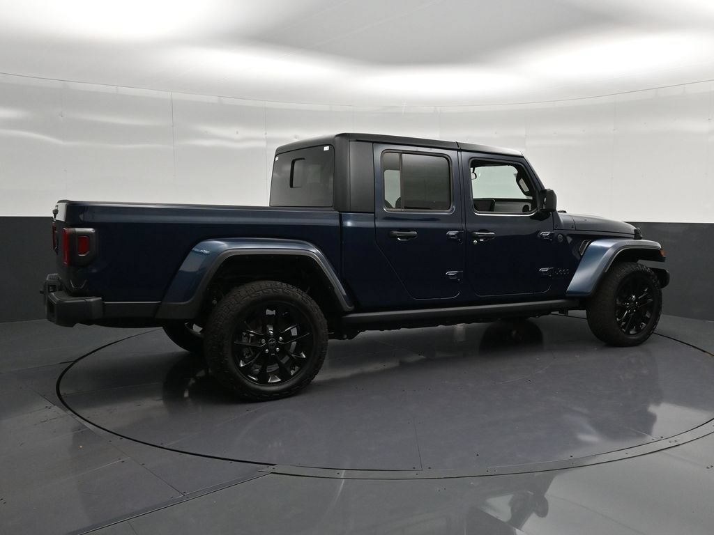 Used 2025 Jeep Gladiator Sport AWD/4WD image 3