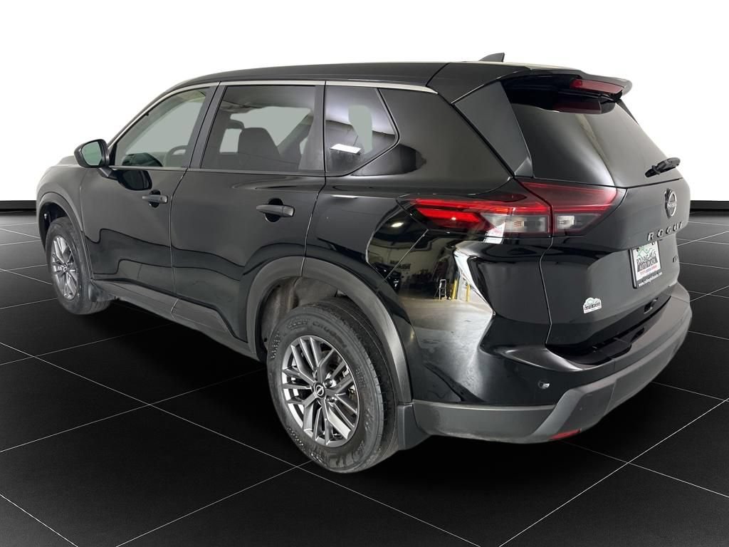 Used 2024 Nissan Rogue S AWD/4WD image 3