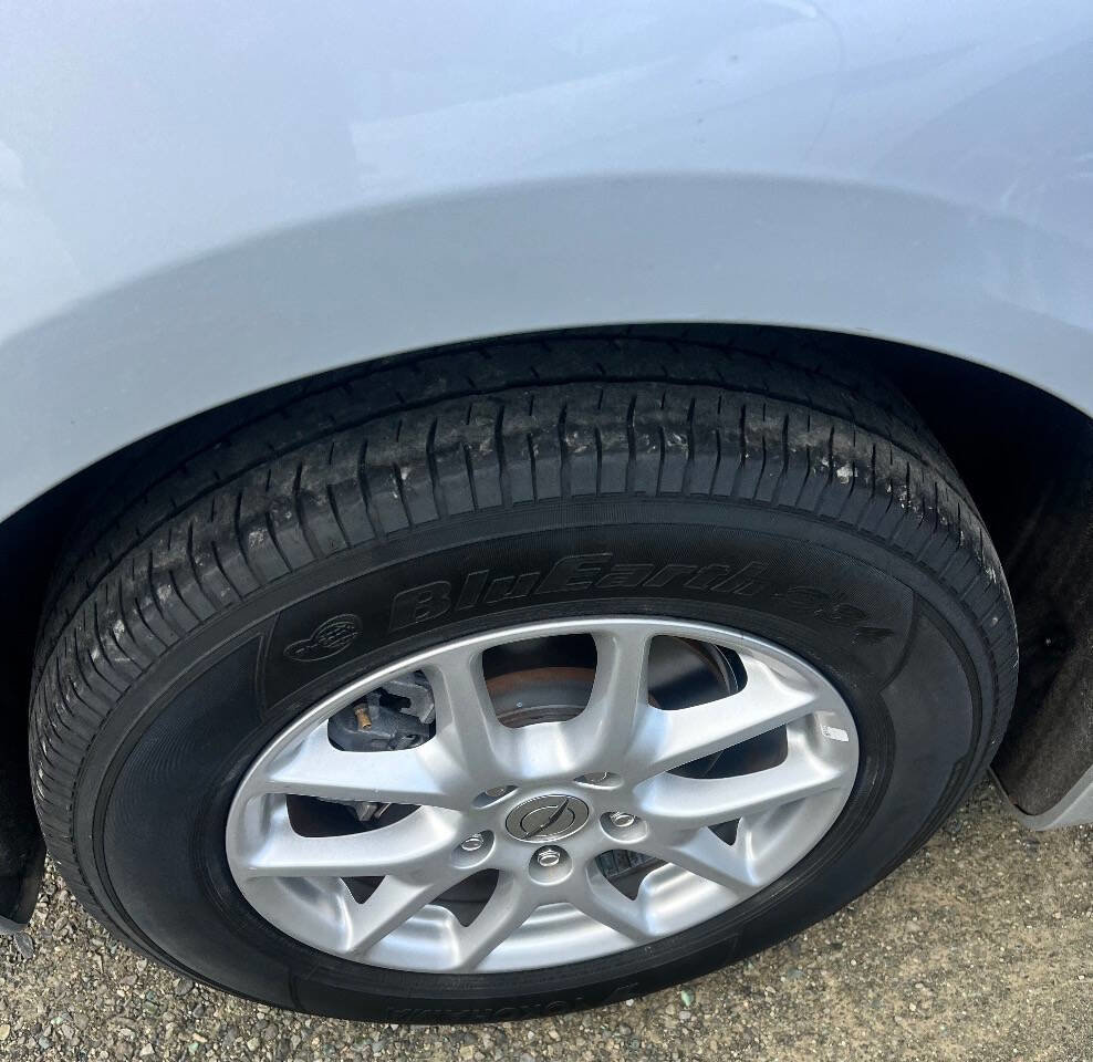 Used 2023 Chrysler Voyager LX image 10