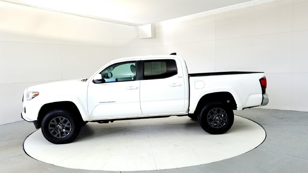 Certified 2023 Toyota Tacoma SR5 AWD/4WD image 3
