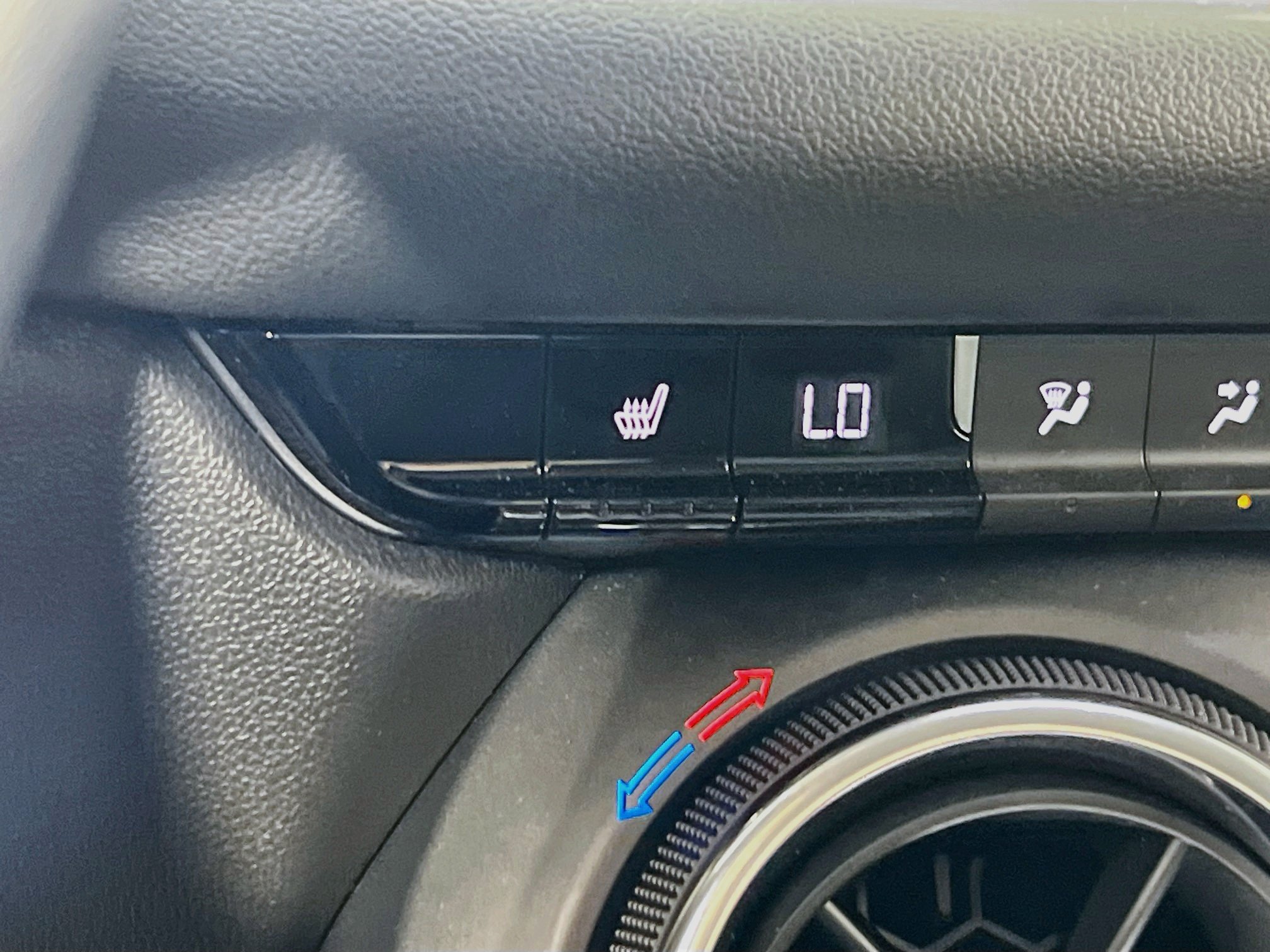 Used 2019 Chevrolet Blazer LT FWD image 19