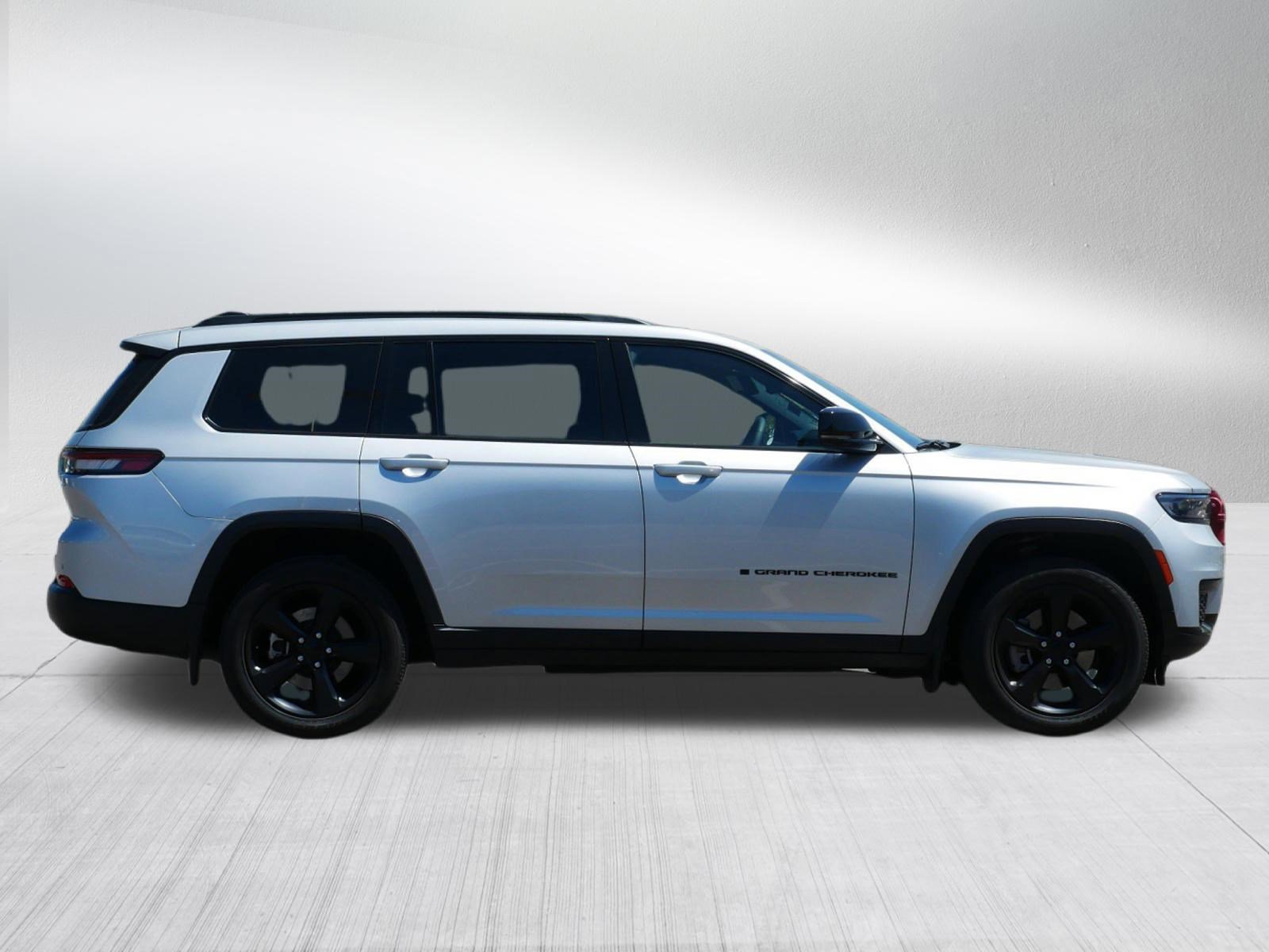 Used 2023 Jeep Grand Cherokee L Laredo AWD/4WD image 6